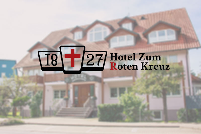 Logo des Hotel Zum Roten Kreuz mit dem Hotel im Hintergrund